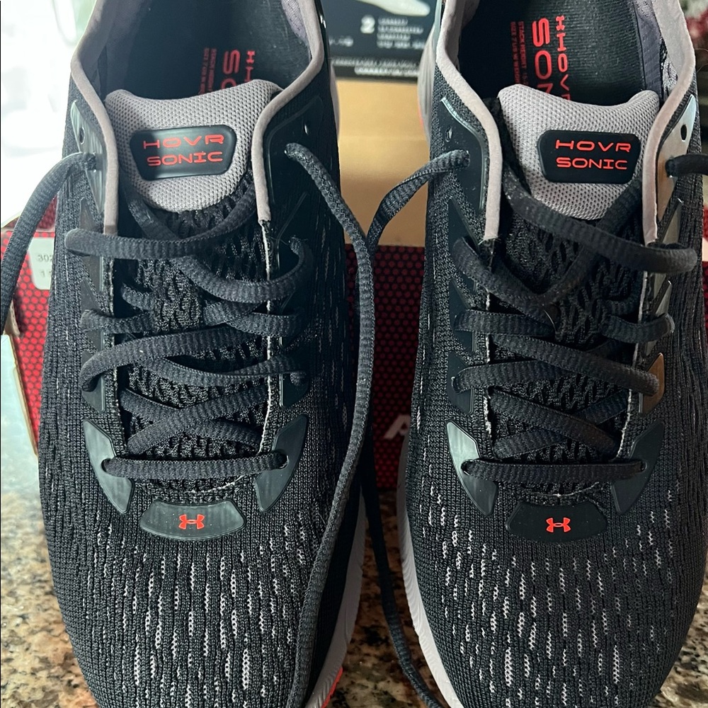 UNDER ARMOUR RUNNING SHOES